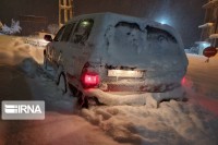 مسافران یک دستگاه اتوبوس و سه خودروی گرفتار در برف جوین به سبزوار امدادرسانی شدند